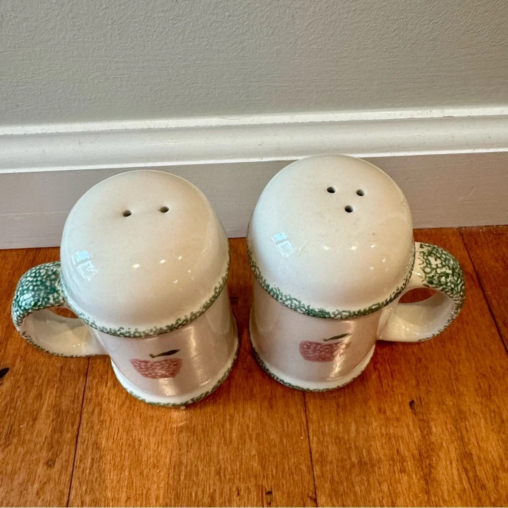 Vintage CottageCore Large Salt & Pepper Large Hand Paint Apple Design Primitive‎
